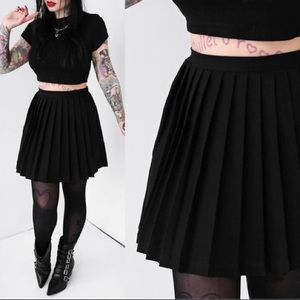 Black Gogo Pleated Skirt